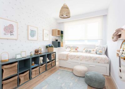 niños-azul-papel-pintado-cestos_Home-Staging_Interiorismo-Montecarmelo-Madrid