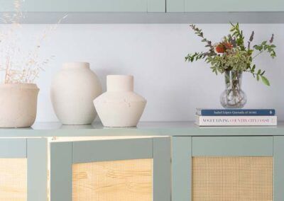maria-del-valle-interiorismo-valdebebas-mueble-a-medida-platero-alacena-rejilla_Home-Staging_Interiorismo_Montecarmelo-Madrid