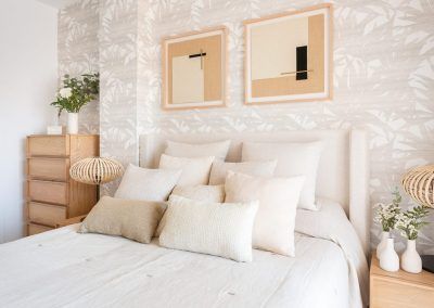 decoracion-madrid-interiorismo- dormitorio-calma-madera-textiles-cuadros