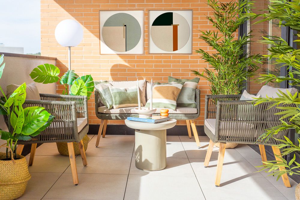 13_terraza_plantas_balcon_cuadros_Maria_del_Valle_Proyecto_amueblamiento_Colmenar terraza_plantas_balcon_cuadros_Maria_del_Valle_Proyecto_amueblamiento_Colmenar