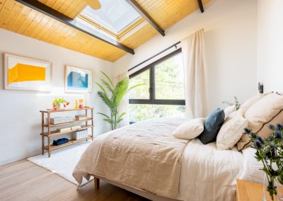 dormitorio-azul-naranja-maria-del-valle-interiorismo-chalet-los-molinos-ebanisteria-a-medida