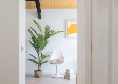 dormitorio-azul-naranja-maria-del-valle-interiorismo-chalet-los-molinos-ebanisteria-a-medida