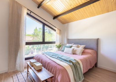 dormitorio-verde-rosa-maria-del-valle-interiorismo-chalet-los-molinos