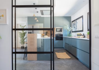 hall-puertas-cristal-maria-del-valle-interiorismo-chalet-los-molinos