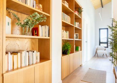 pasillo-libreria-maria-del-valle-interiorismo-chalet-los-molinos