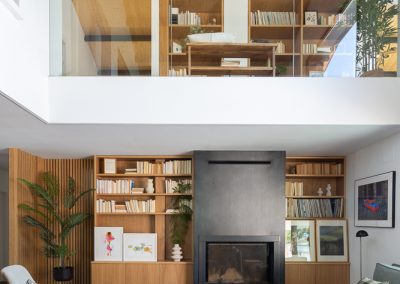 salon-chimenea-madera-maria-del-valle-interiorismo-chalet-los-molinos