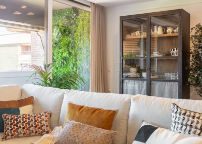 salon-sofa frente-maria-del-valle-interiorismo-estilismo-chamartin