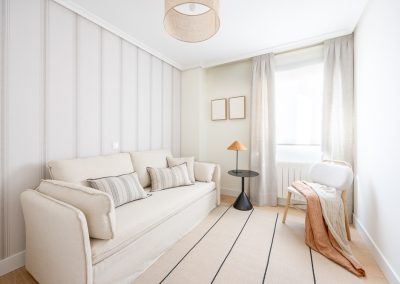dormitorio juvenil neutro y rayas